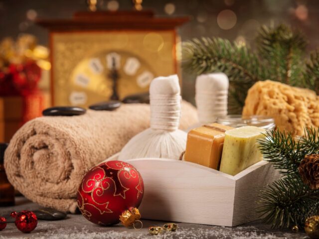 Spa,Composition,With,Christmas,Decoration ,Holiday,Spa,Treatment